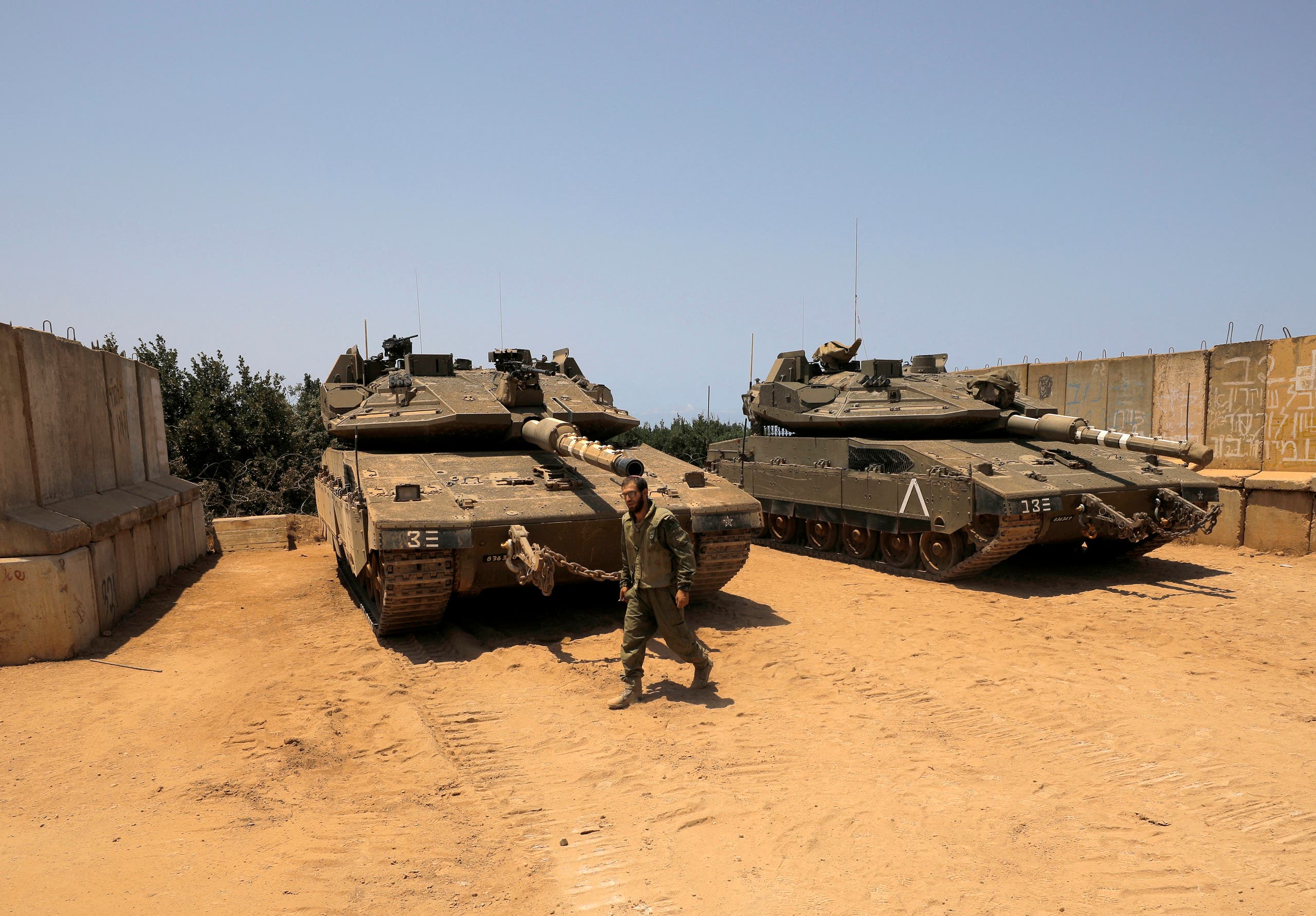 مدفعية الجيش الإسرائيلي على حدود لبنان بعد سقوط صاروخ في 20 يوليو الماضي في شمال إسرائيل