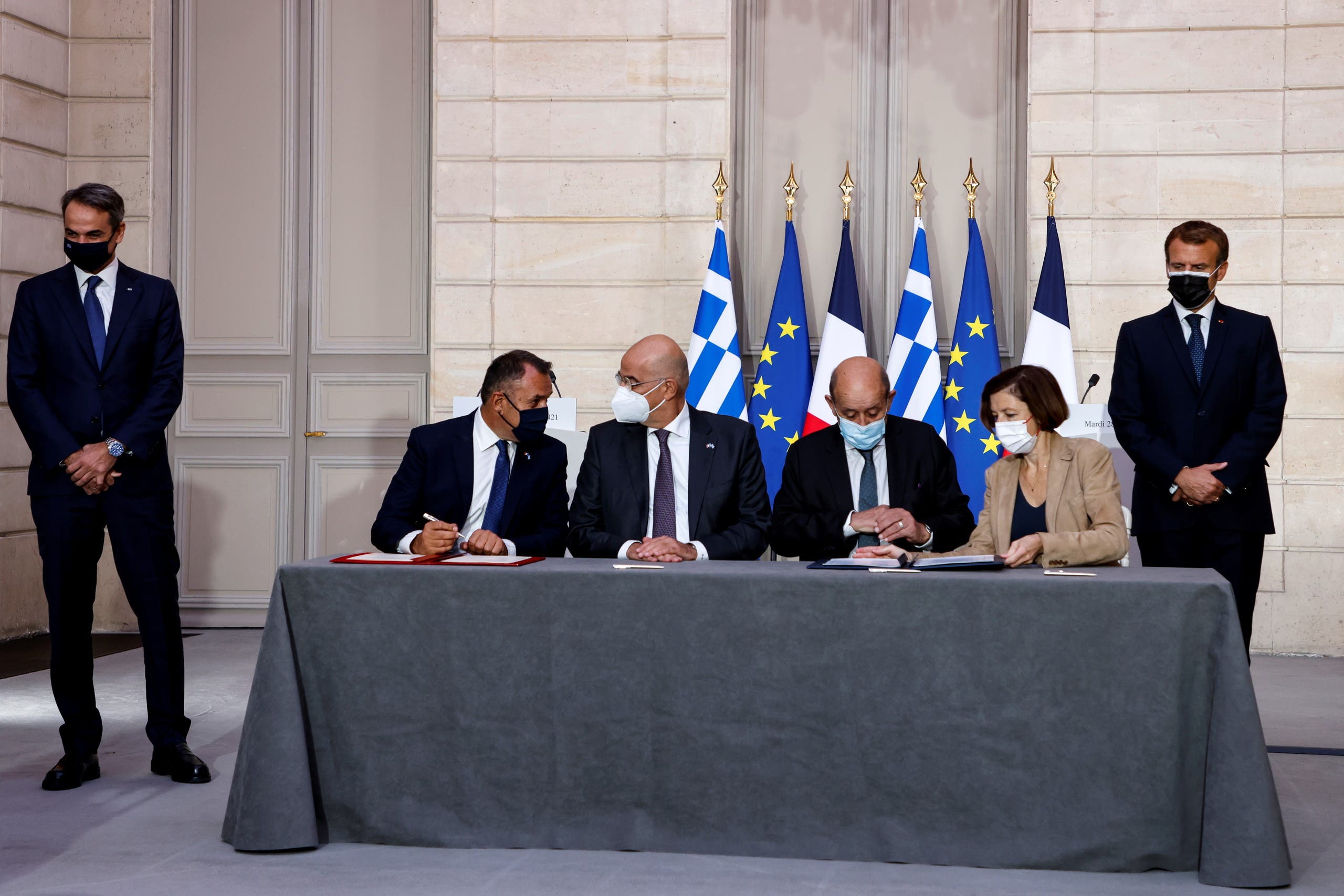 توقيع الاتفاق الدفاعي بين اليونان وفرنسا بباريس الشهر الماضي