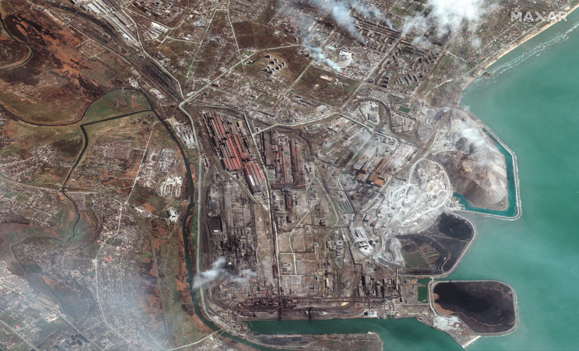 صورة عبر الأقمار الصناعية تظهر مصنع أزوفستال في ماريوبول (فربانس برس)